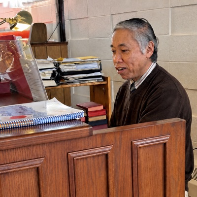 Robert Chu at the organ